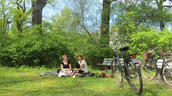 Jennie o anna i parken